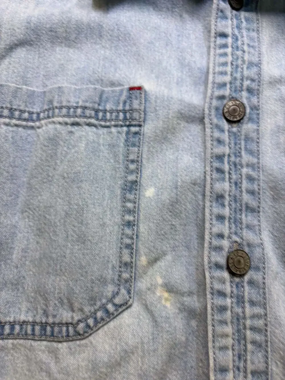 Vintage Levi's Red Tab Light Wash Denim Button Work Shirt Mens XL Metal Buttons